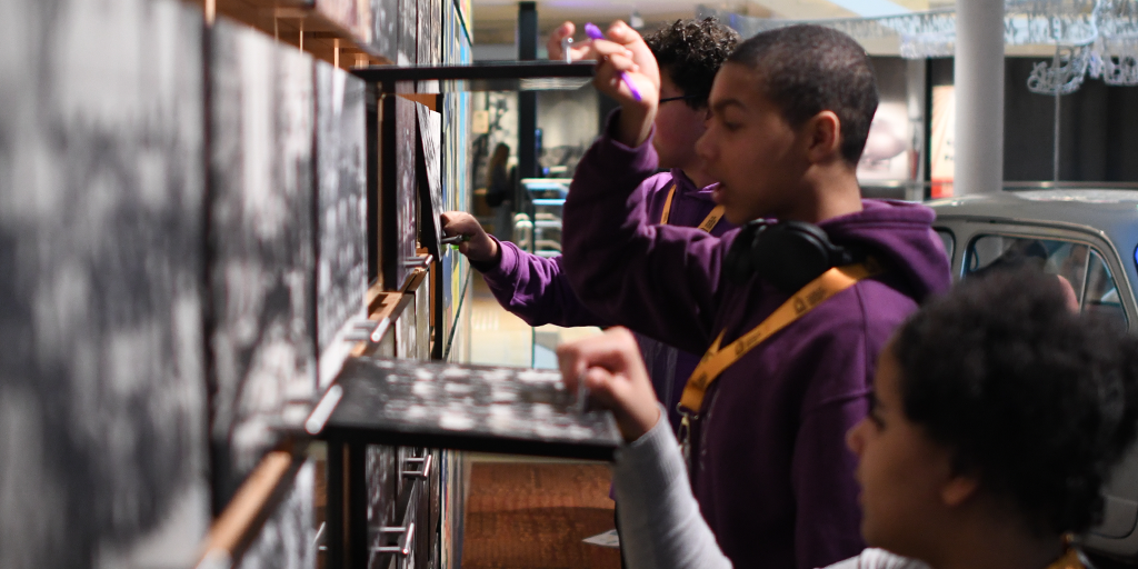 Kids in the museum during Quiz Tour