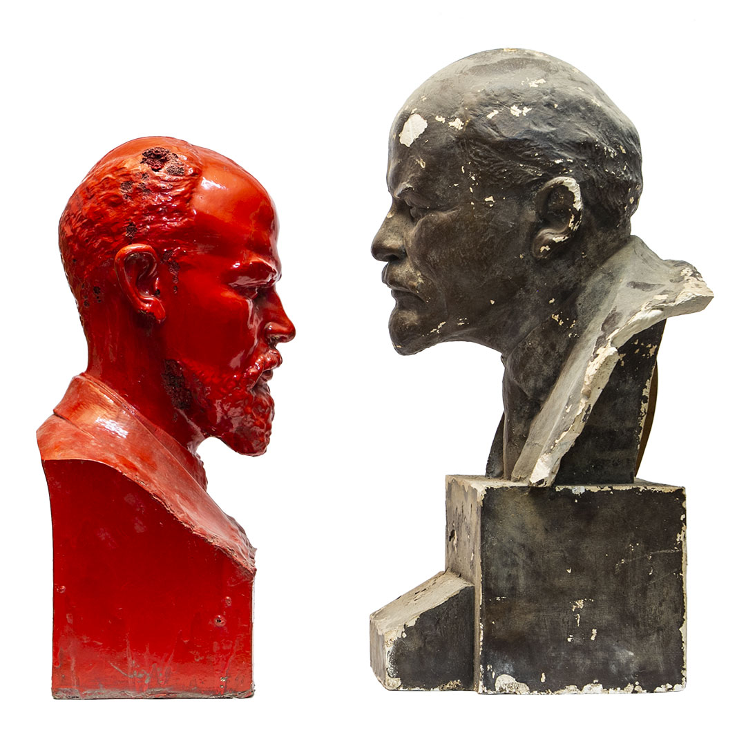 Lenin facing Lenin