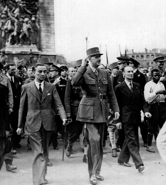 Photographie en noir et blanc de soldats