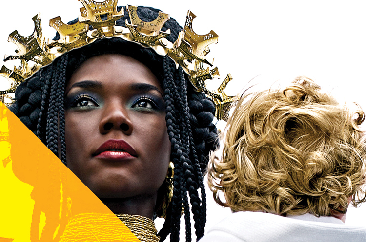 Frau mit Krone, die ein Baby hält