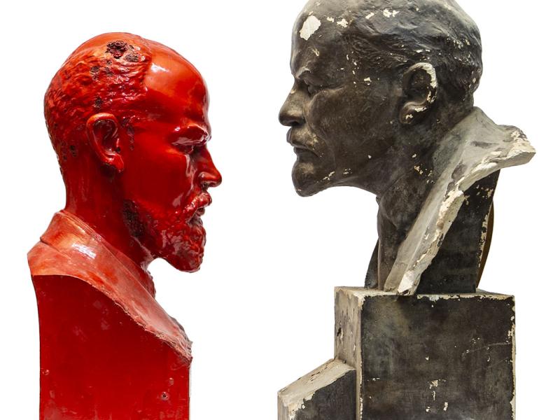 Lenin facing Lenin