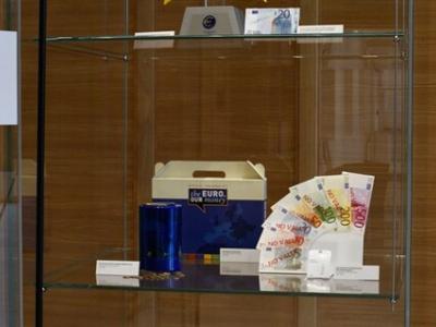 Donated by the ECB, Germany 2001-2002