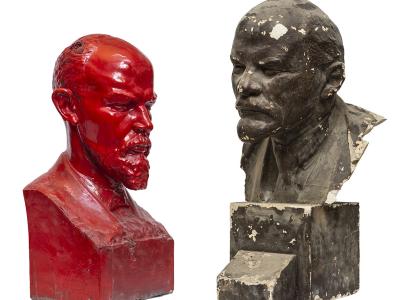 Lenin facing Lenin