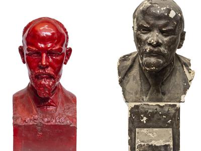 Lenin facing Lenin