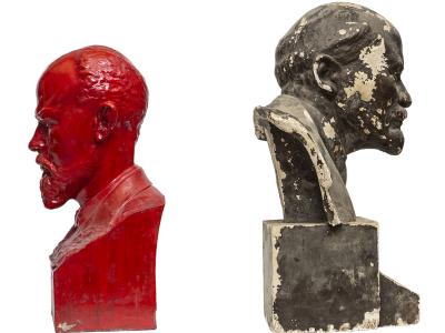 Lenin facing Lenin