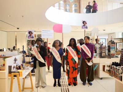 Women doing performance in museum