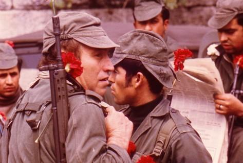 Photo Portuguese soldier carnation in gun barrel