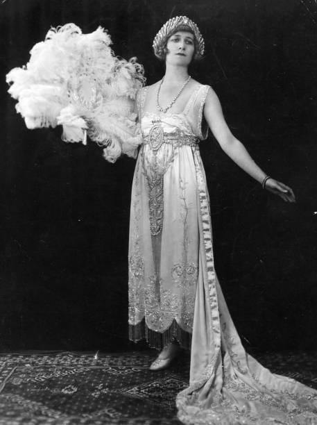 Woman in dress from 1920s