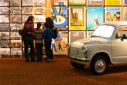 Prents and child in museum exhibition
