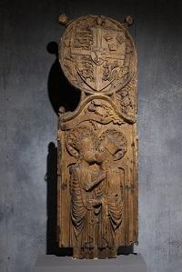 Wooden carving of two monarchs