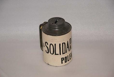 Cylindrical collecting tin for coins 