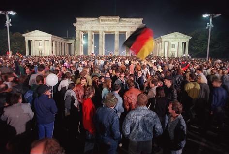Colour photo reunification party under Brandenburg gate