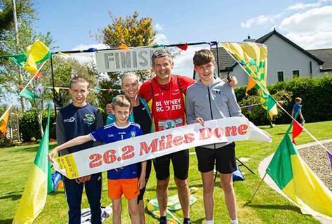 Picture of Glenn Murphy and family from Monaghan, who ran a marathon around his house during the lockdown and raised over €13,500 for front line workers in Monaghan