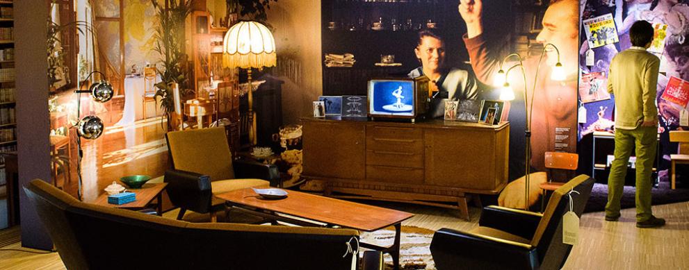 interactions_family_living_room